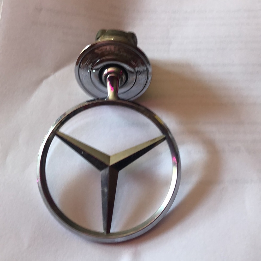 Mercedes Emblem - Picture 2 of 2